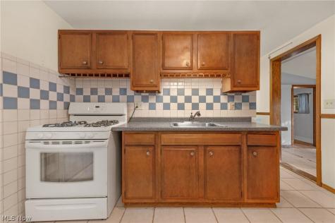 820 Longson Avenue Elyria OH 44035