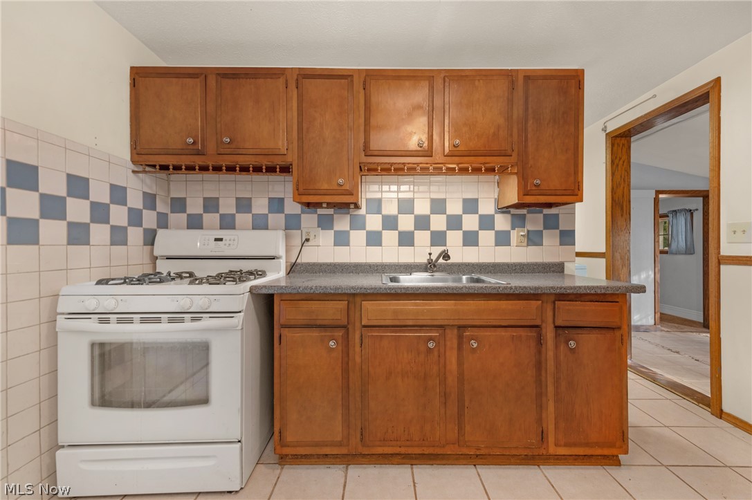 820 Longson Avenue Elyria OH 44035