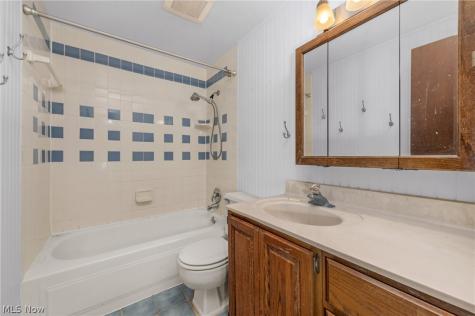 820 Longson Avenue Elyria OH 44035