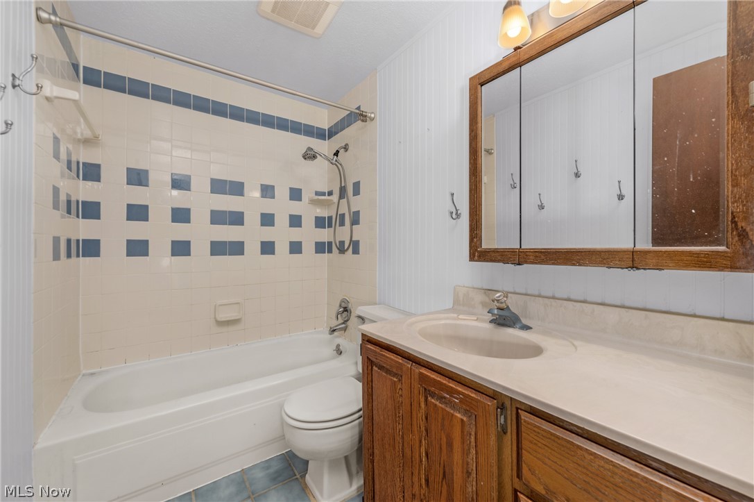 820 Longson Avenue Elyria OH 44035