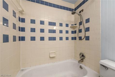 820 Longson Avenue Elyria OH 44035