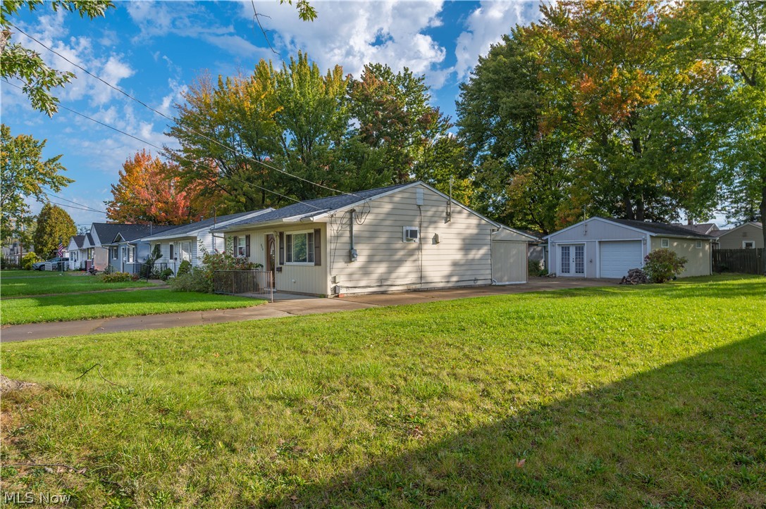 820 Longson Avenue Elyria OH 44035