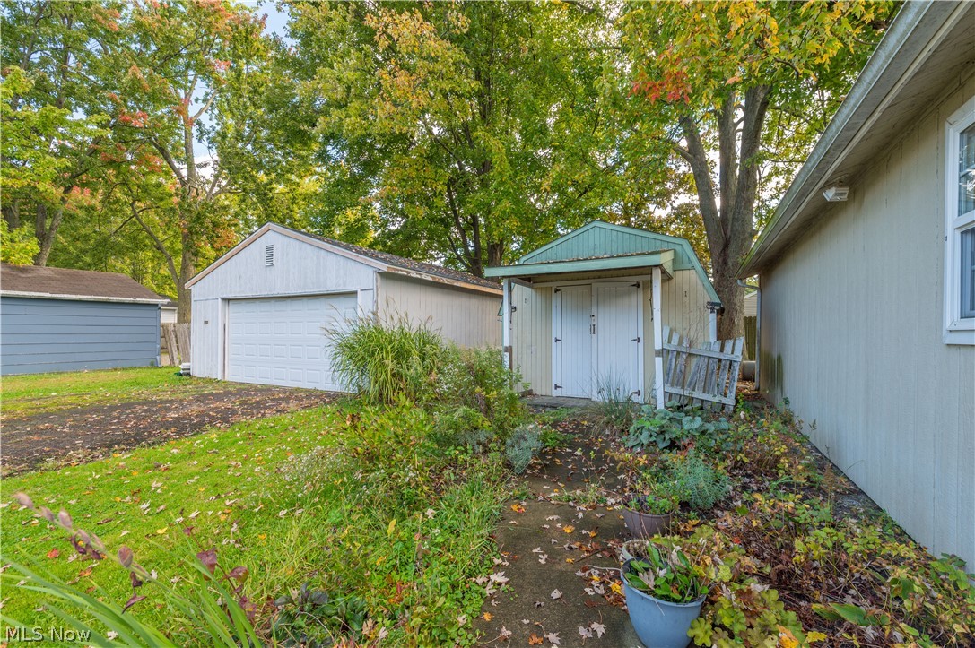 820 Longson Avenue Elyria OH 44035