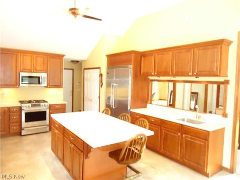 2740 S Canyon Trail Hinckley OH 44233