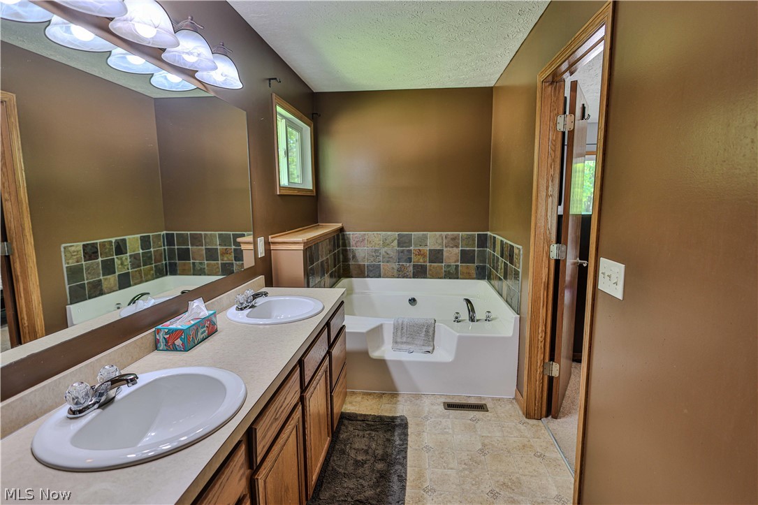 11154 Johnsford Road SW Beach City OH 44608