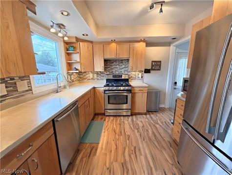 9001 Harrow Drive Parma OH 44129