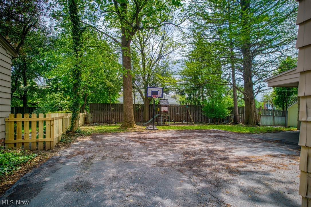 21204 Halworth Road Beachwood OH 44122