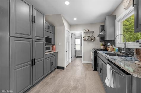 17400 Clifton Boulevard Lakewood OH 44107