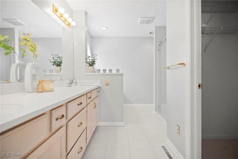 25 Golf View Lane North Olmsted OH 44070