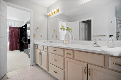 25 Golf View Lane North Olmsted OH 44070