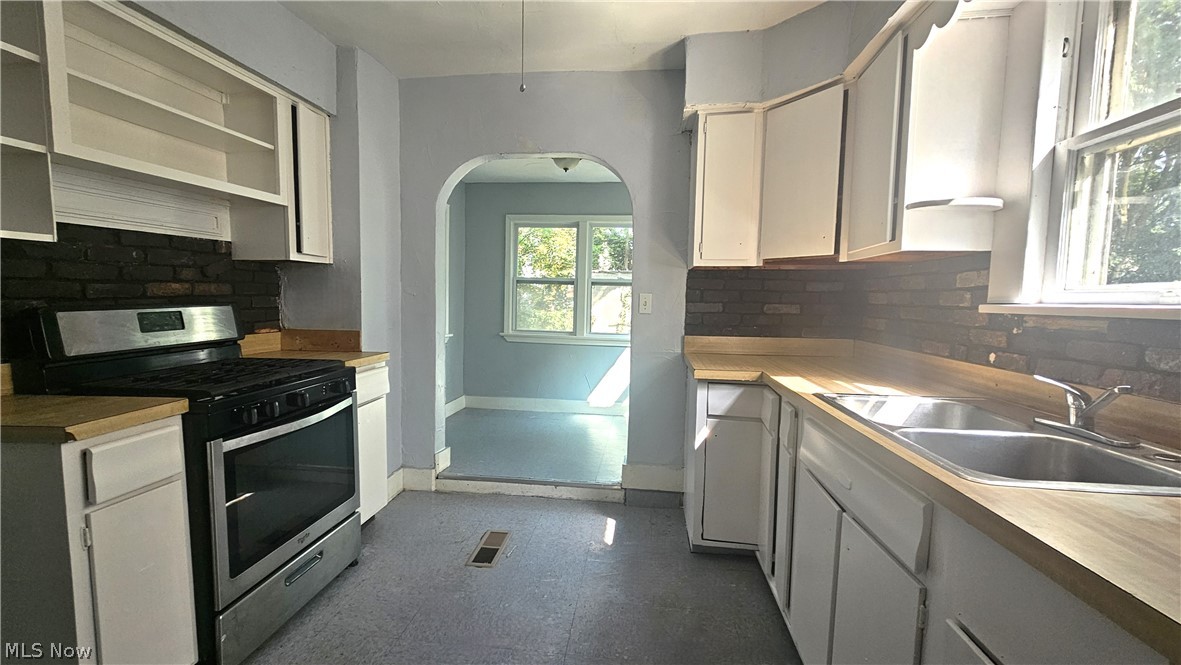 9910 Zimmer Avenue Cleveland OH 44102