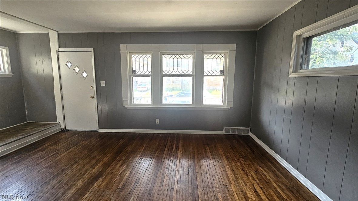 9910 Zimmer Avenue Cleveland OH 44102