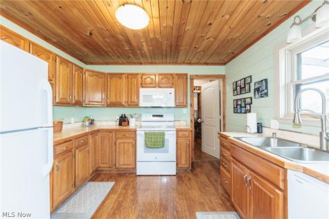 3443 W Britton Road Burbank OH 44214