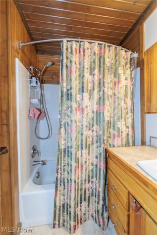 3443 W Britton Road Burbank OH 44214