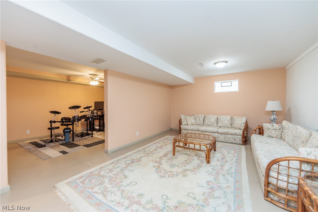 3443 W Britton Road Burbank OH 44214