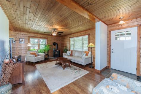 3443 W Britton Road Burbank OH 44214