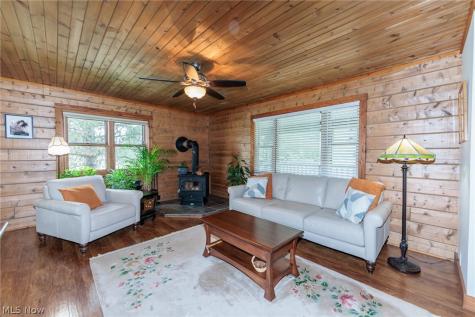 3443 W Britton Road Burbank OH 44214