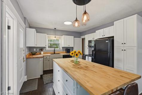 1605 Warren Road Lakewood OH 44107