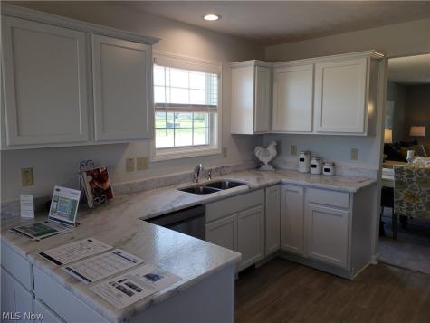 102 Stonecrest Trail Elyria OH 44035