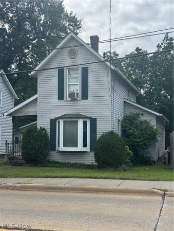 239 S Huntington Medina OH 44256