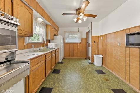 14577 N Gallatin Boulevard Brook Park OH 44142