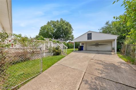 14577 N Gallatin Boulevard Brook Park OH 44142