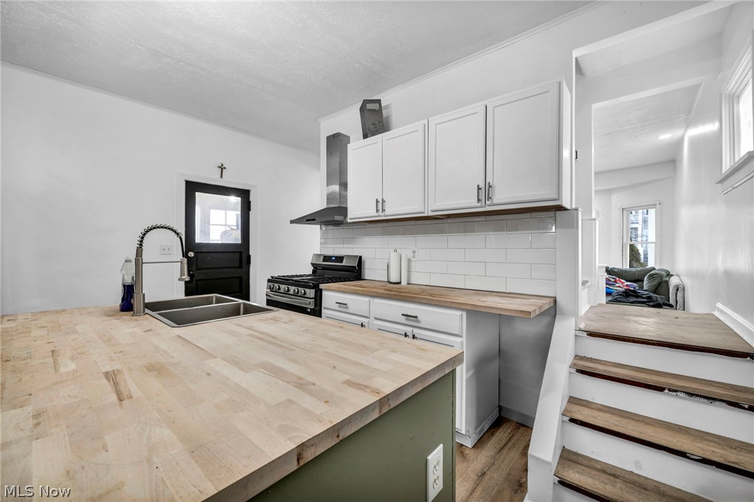 6923 Fullerton Avenue Cleveland OH 44105