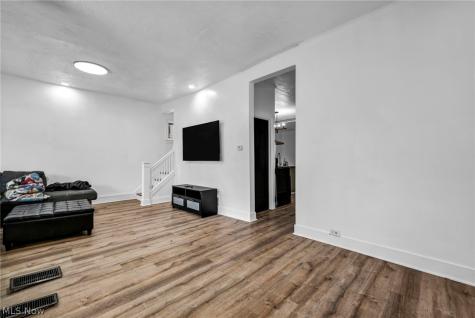 6923 Fullerton Avenue Cleveland OH 44105