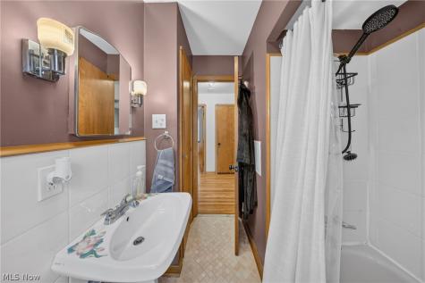 8122 Fernhill Avenue Parma OH 44129