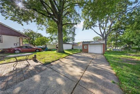 8122 Fernhill Avenue Parma OH 44129