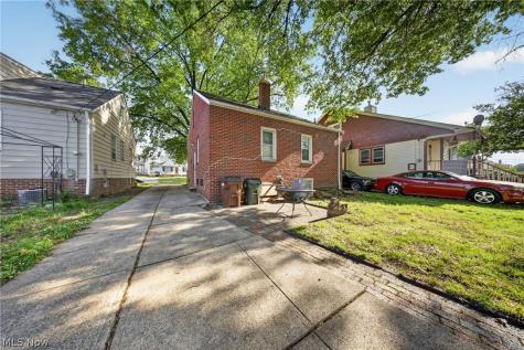 8122 Fernhill Avenue Parma OH 44129