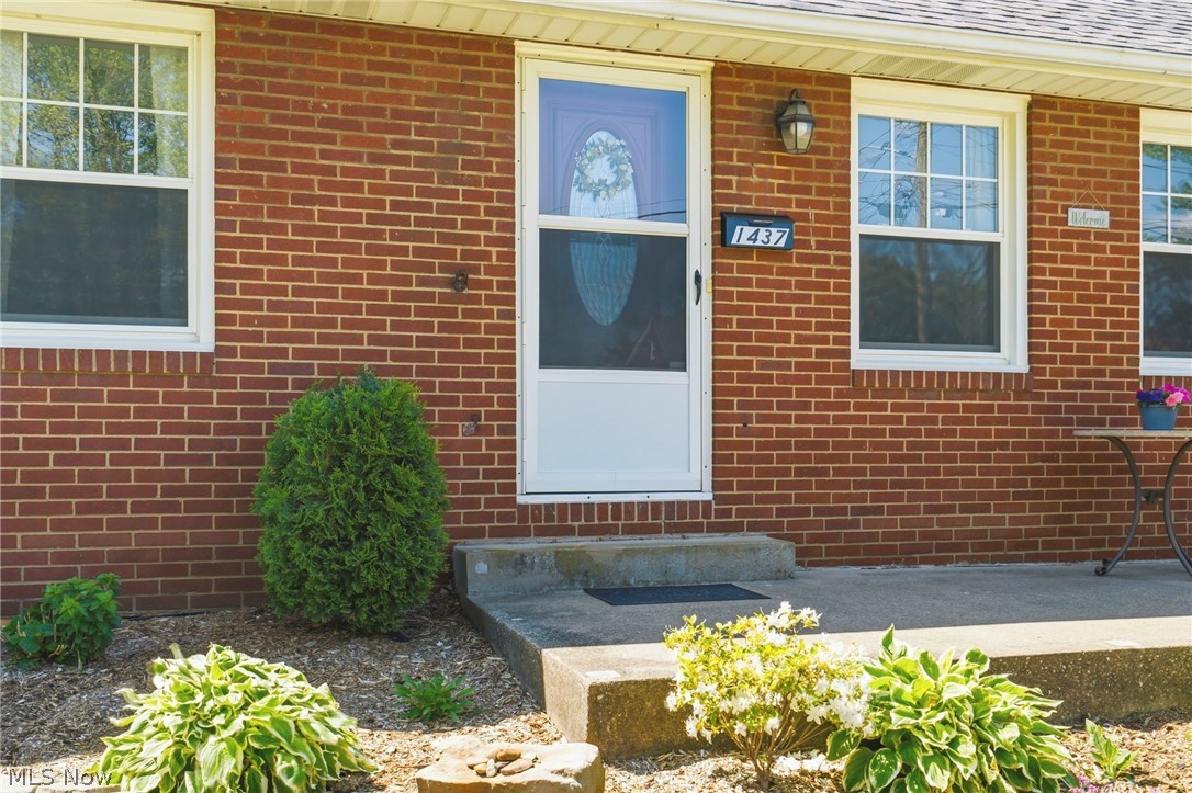 1437 Deville Avenue NW Canton OH 44708