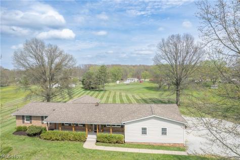 6459 Smith Kramer Street NE Hartville OH 44632
