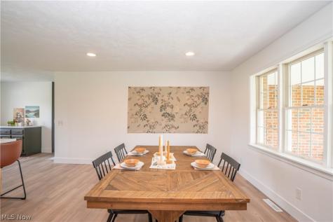 6459 Smith Kramer Street NE Hartville OH 44632