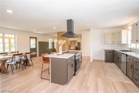 6459 Smith Kramer Street NE Hartville OH 44632