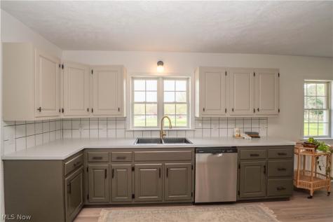 6459 Smith Kramer Street NE Hartville OH 44632