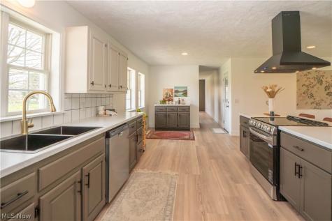 6459 Smith Kramer Street NE Hartville OH 44632