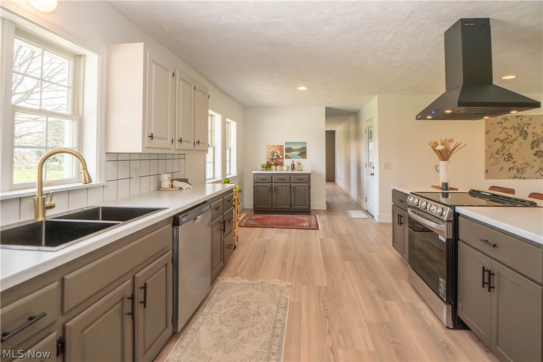 6459 Smith Kramer Street NE Hartville OH 44632