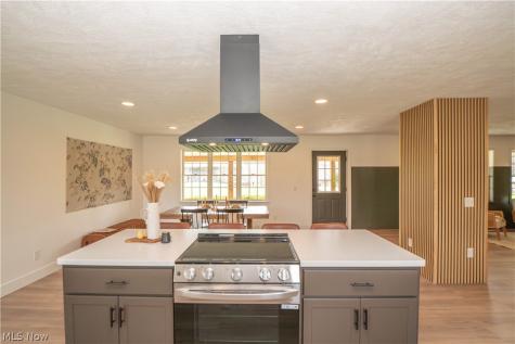 6459 Smith Kramer Street NE Hartville OH 44632