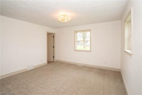 6459 Smith Kramer Street NE Hartville OH 44632
