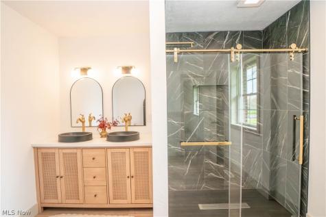 6459 Smith Kramer Street NE Hartville OH 44632