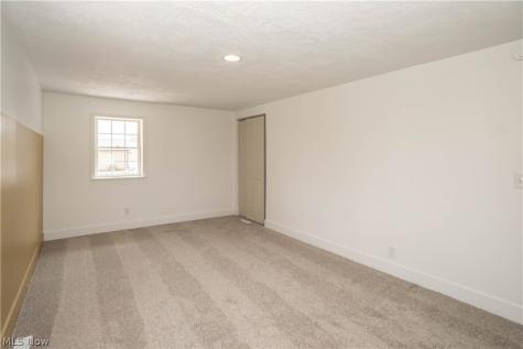 6459 Smith Kramer Street NE Hartville OH 44632