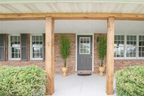 6459 Smith Kramer Street NE Hartville OH 44632