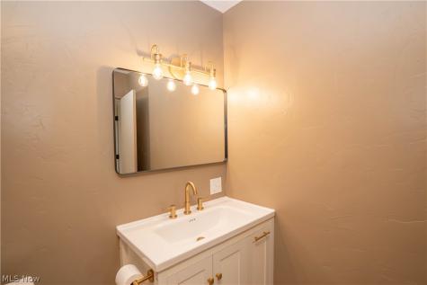 6459 Smith Kramer Street NE Hartville OH 44632
