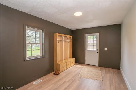 6459 Smith Kramer Street NE Hartville OH 44632