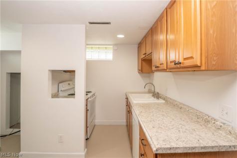 6459 Smith Kramer Street NE Hartville OH 44632
