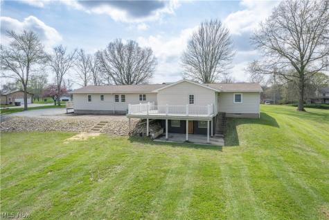 6459 Smith Kramer Street NE Hartville OH 44632
