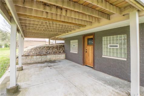 6459 Smith Kramer Street NE Hartville OH 44632