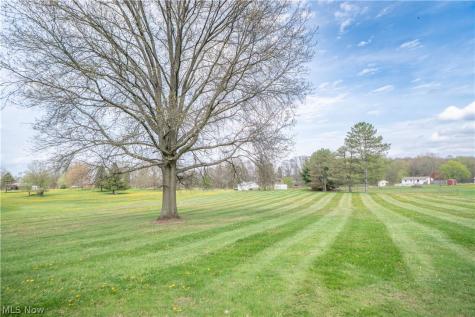 6459 Smith Kramer Street NE Hartville OH 44632