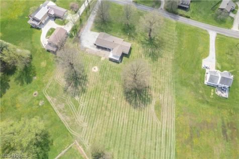 6459 Smith Kramer Street NE Hartville OH 44632
